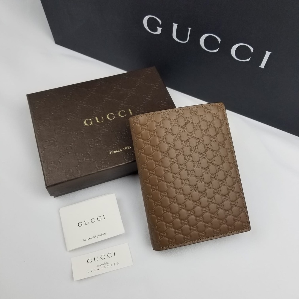 NWT Gucci Microguccissima Brown Passport Holder